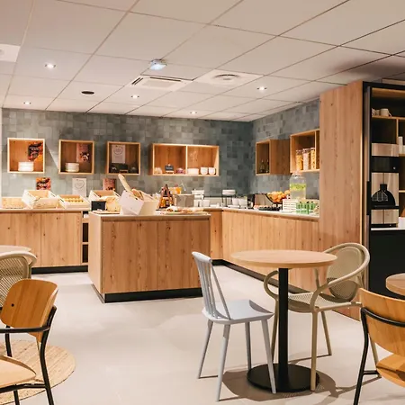 Hotel Ibis Centre Rive Droite Pasteur 3*